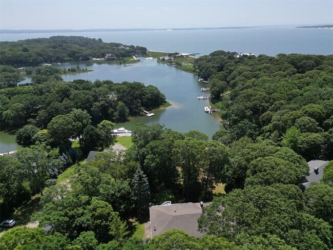 Building Photo - 400 Little Peconic Bay Rd