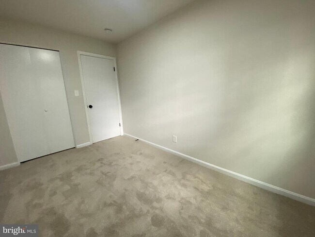 Building Photo - 9 Farrell Ln