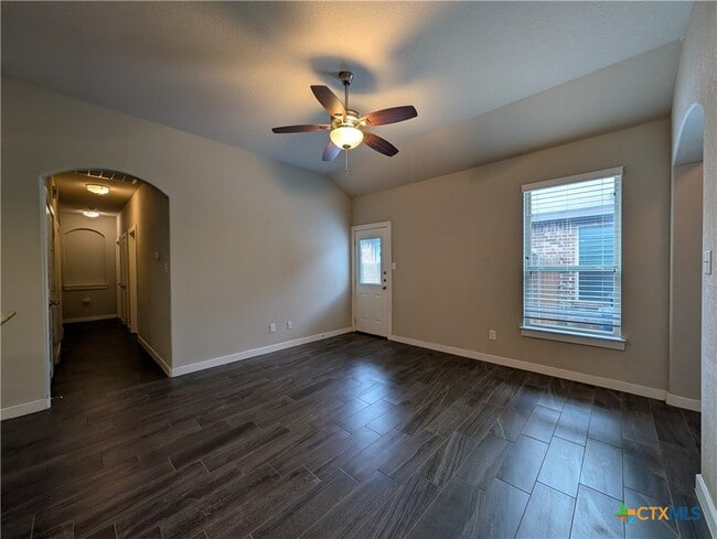 Building Photo - 506 Creekside Frst