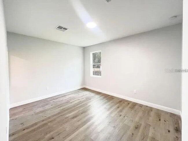 Building Photo - This new home has all the extras you have ...