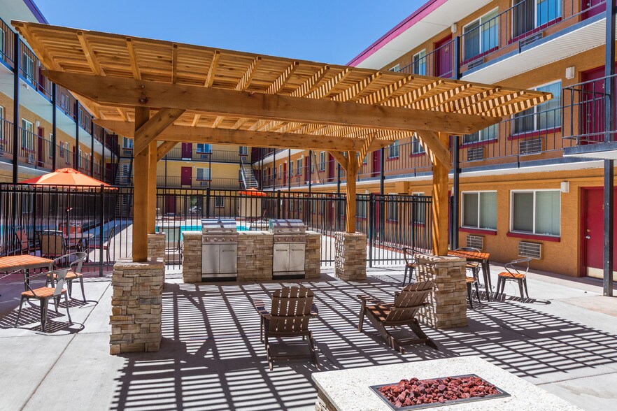 Building Photo - Newport Square Apartments - Historical Access