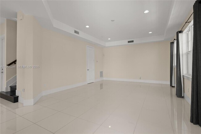 Building Photo - 912 NE 17th Way