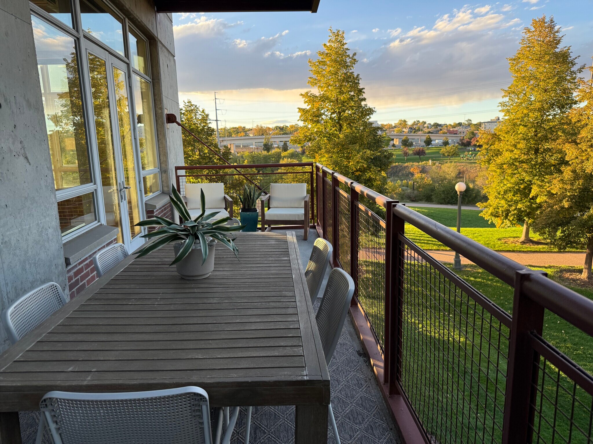 Building Photo - 2000 Little Raven St