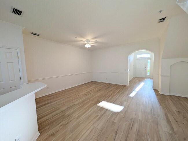 Building Photo - 4004 Crabtree Ave