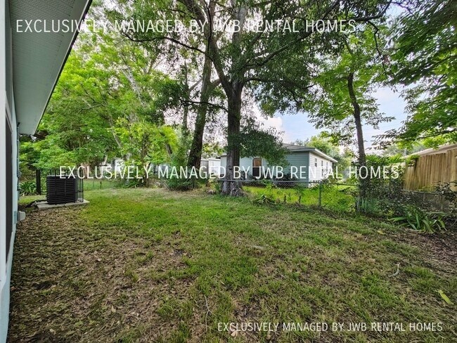 Building Photo - 3131 Thomas St