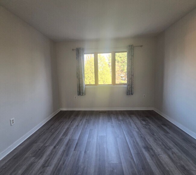 Building Photo - Desirable South Whitehall Township Townhome