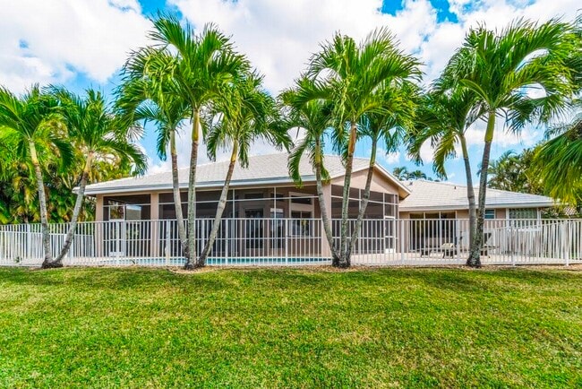 Building Photo - 15621 Latina Pl