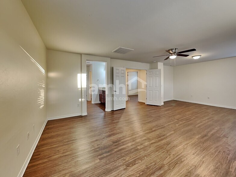 Building Photo - 739 W Paseo Celestial