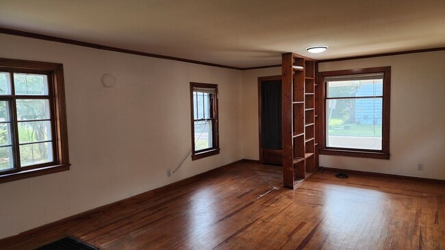 Building Photo - Single Family Three Bedroom Home in Salama...