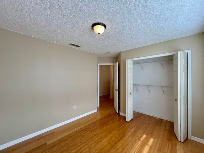 Building Photo - Beautiful 4 Bedroom Home in Maple Chase – Cypress Woods, Poinciana, FL