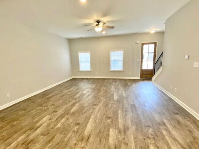 Building Photo - Move In Special! Move in by May 15, 2023 f...