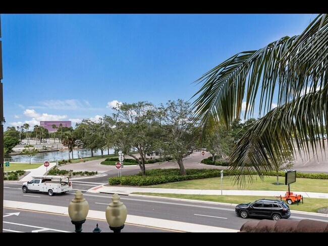 Building Photo - 1064 N Tamiami Trl