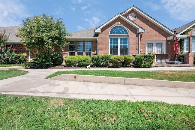 Building Photo - 2313 Ragland Rd