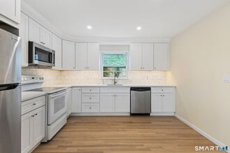 Building Photo - 17 Artic St