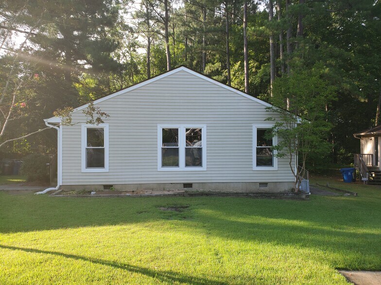 Building Photo - 3 Baytree Ct