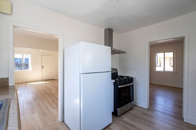 Building Photo - Charming 2BR Back House Near Downtown LA & Dodger Stadium