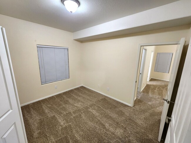 Building Photo - 1219 Gunsight Peak Dr