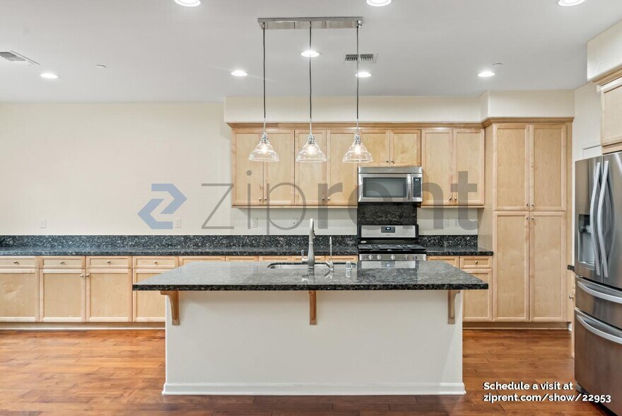 Building Photo - 334 Pacifica Dr
