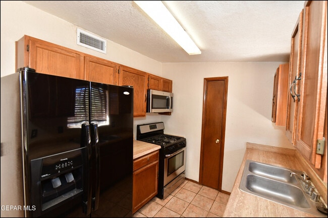 Building Photo - 4872 Maureen Cir