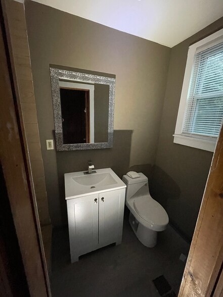 Building Photo - 5002 Park Ave