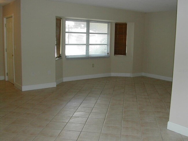 Building Photo - 3112 Chase Cir