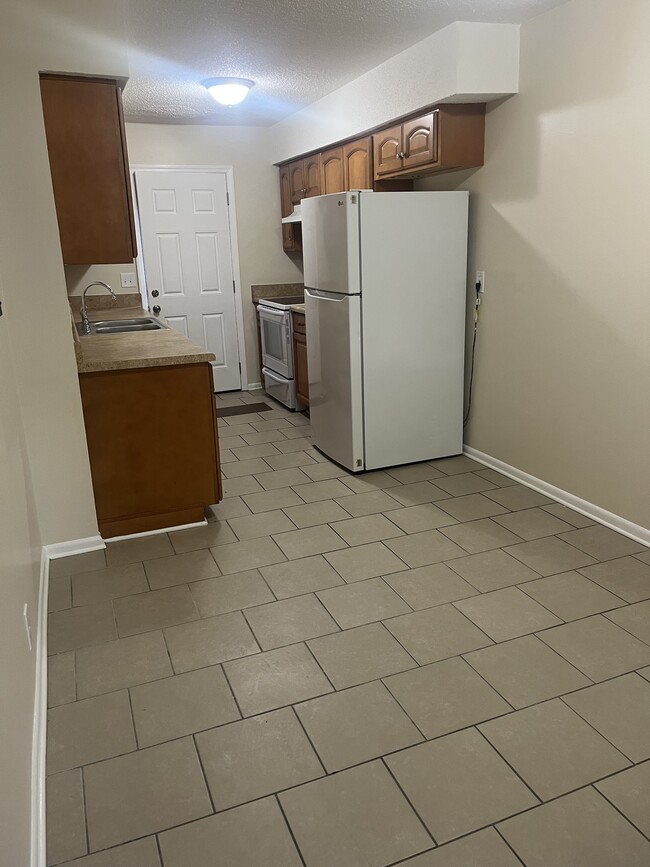 Building Photo - 104 Tuckahoe Square E