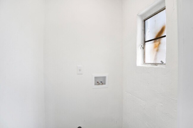 Building Photo - 4117 Barrancas Ave