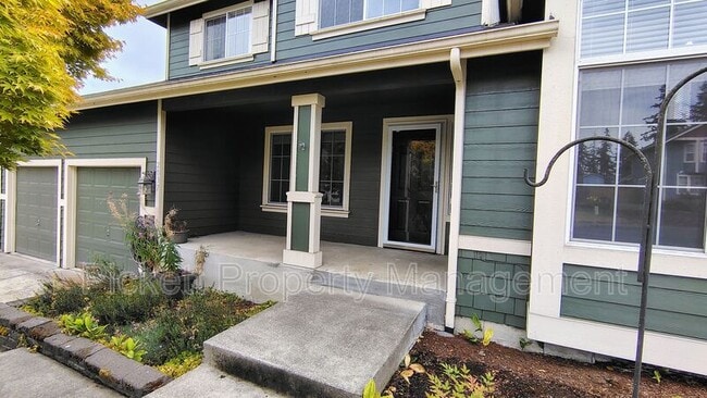 Building Photo - 2037 Gustaf St NE
