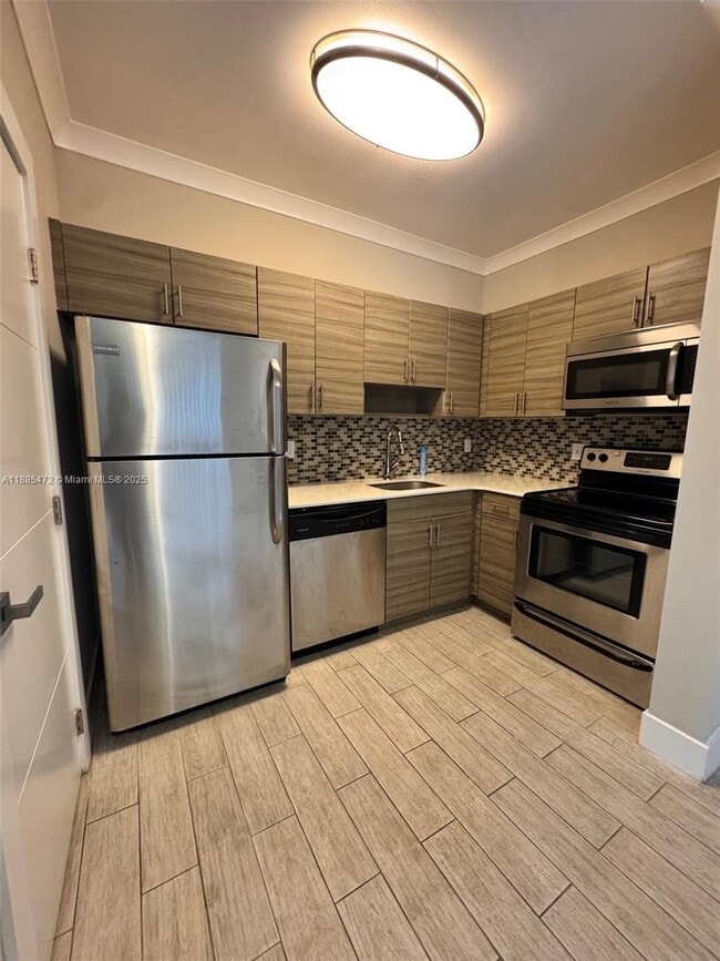 Building Photo - 115 Menores Ave
