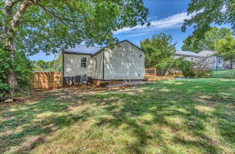 Building Photo - 1923 Overton Dr