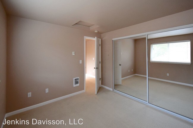Building Photo - 2 br, 2.5 bath House - 3956 Carman Drive