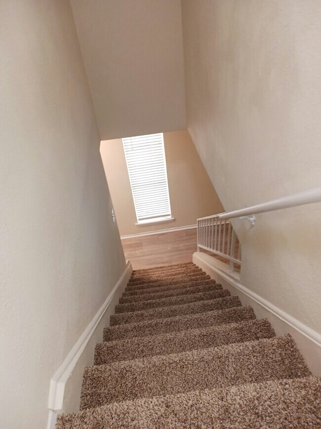 Building Photo - 801 Betsy Ross Dr