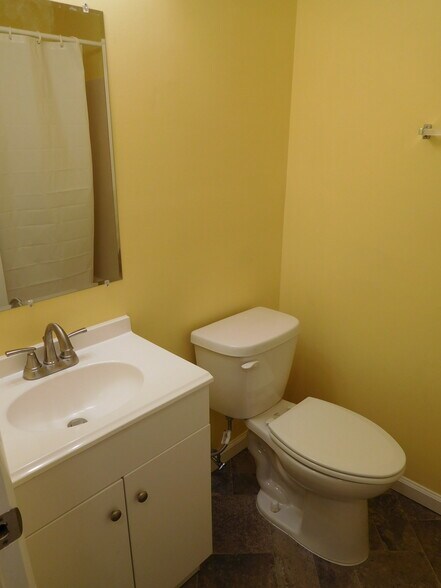 Building Photo - 700 N Franklin Blvd, Unit 1603