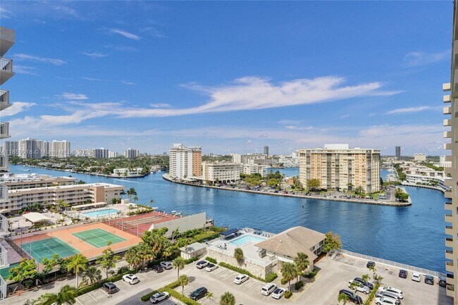 Building Photo - 1833 S Ocean Dr