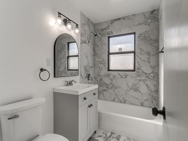 Building Photo - Newly Remodeled 3 Bedroom Home