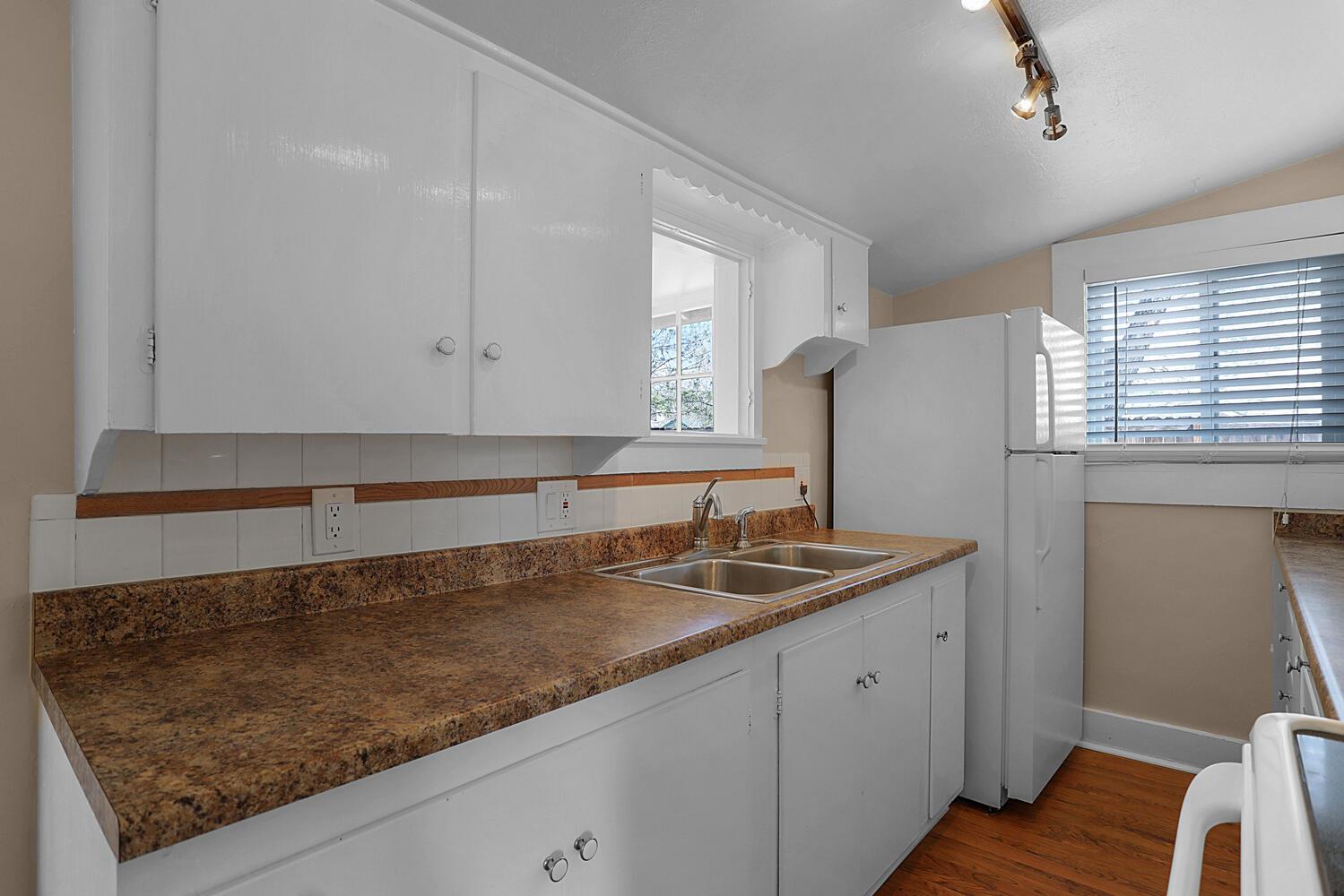 Building Photo - Well-Maintained Cottage with Private Yard ...