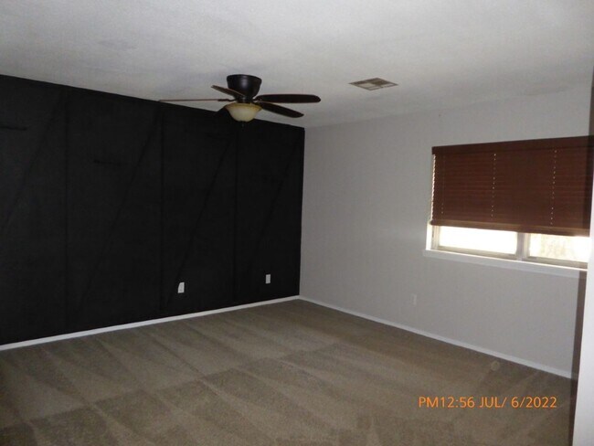 Building Photo - 2315 NE Village Dr