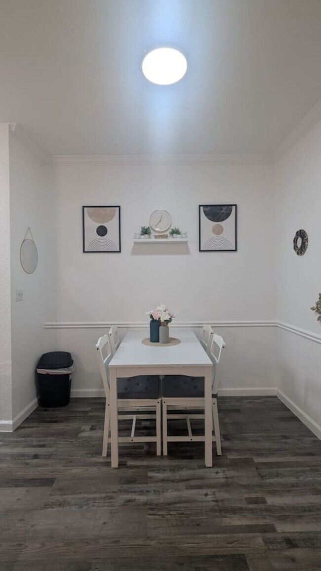 Building Photo - 2929 Kings Rd