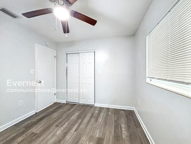 Building Photo - 1131 N Magnolia Cir
