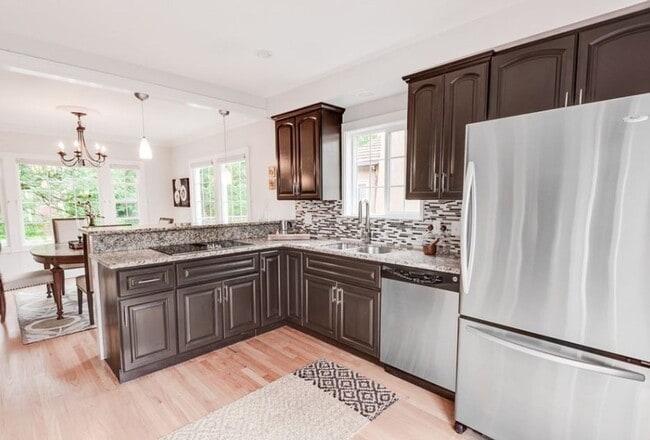Building Photo - Spacious 4BR Capitol Hill Home with Lake W...