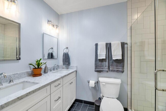 Building Photo - 6202 E Calle Redonda