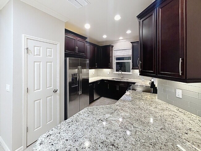 Building Photo - 1077 Amber Leaf Trl