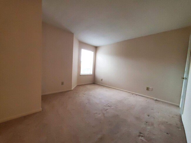 Building Photo - Spacious 2 Bedroom rental in Va Beach