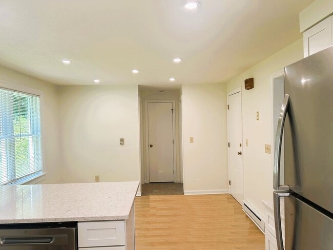 Building Photo - 4 Carriage Way