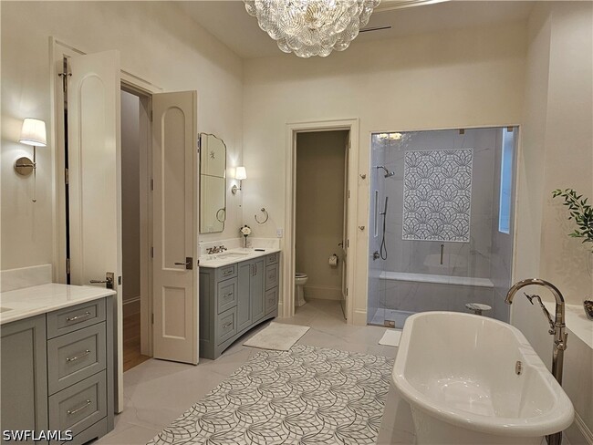 Building Photo - 637 Palm Cir W