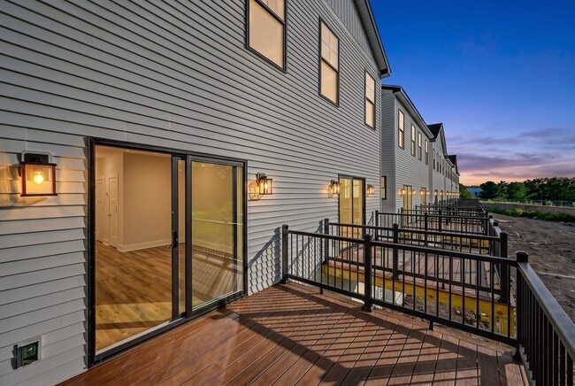 Building Photo - 212 Hull Ave