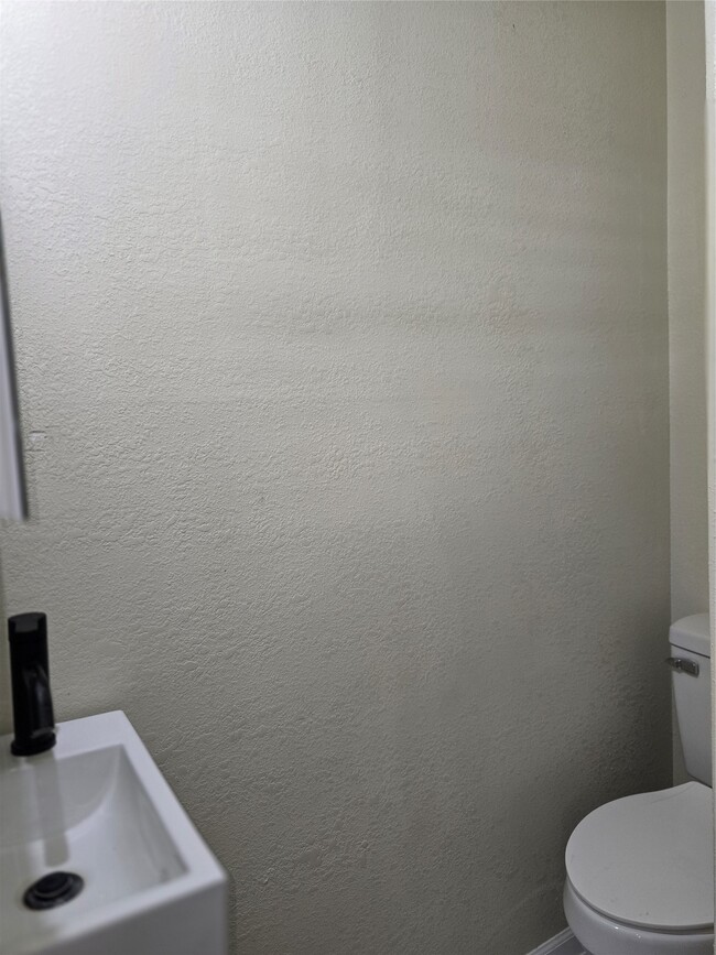 Building Photo - 8703 Berndale St