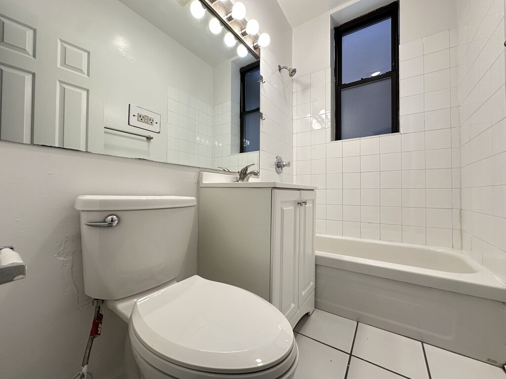 Building Photo - 931 W Dakin St