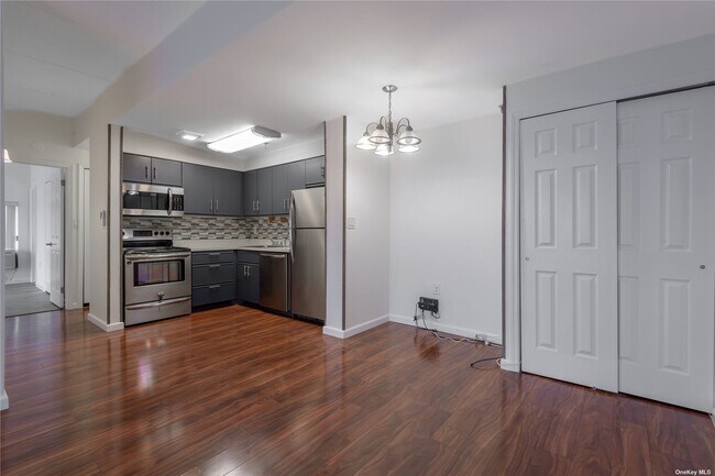 Building Photo - 205 Mineola Blvd