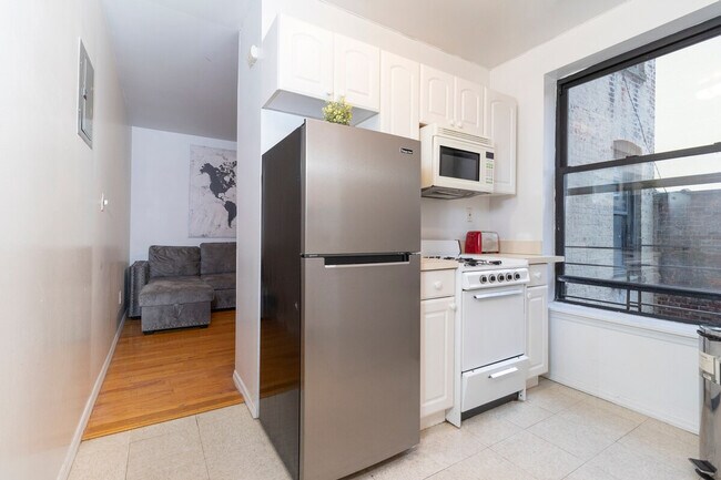 Building Photo - 1794 1st Ave